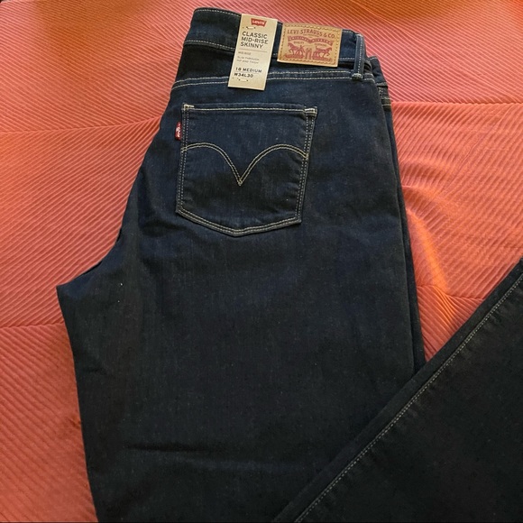 LEVI’S JEANS - Picture 3 of 8